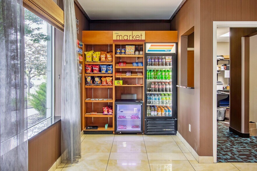 More Photos Of 2107 SE Washington Blvd, Bartlesville Hotel For Sale