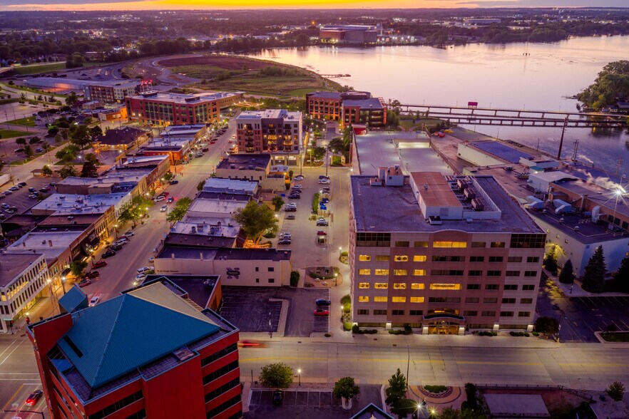 More Photos Of 120 N Commercial St, Neenah Office For Lease