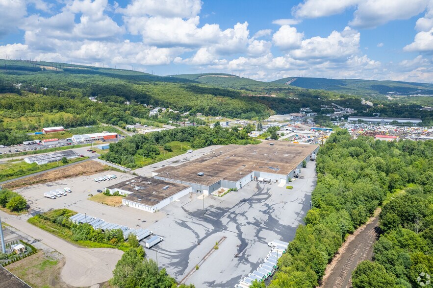 More Photos Of 1000 N South Rd, Scranton Warehouse For Lease