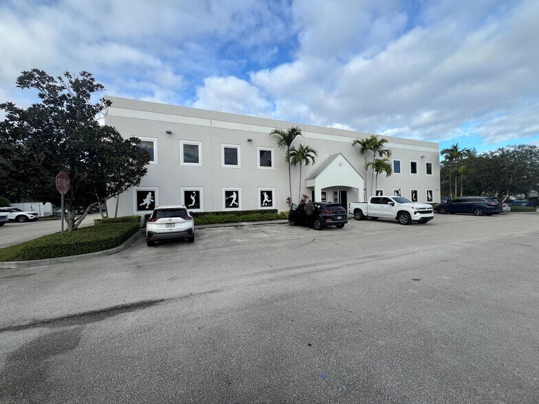 More Photos Of 750 NW Enterprise Dr, Port Saint Lucie Warehouse For Lease