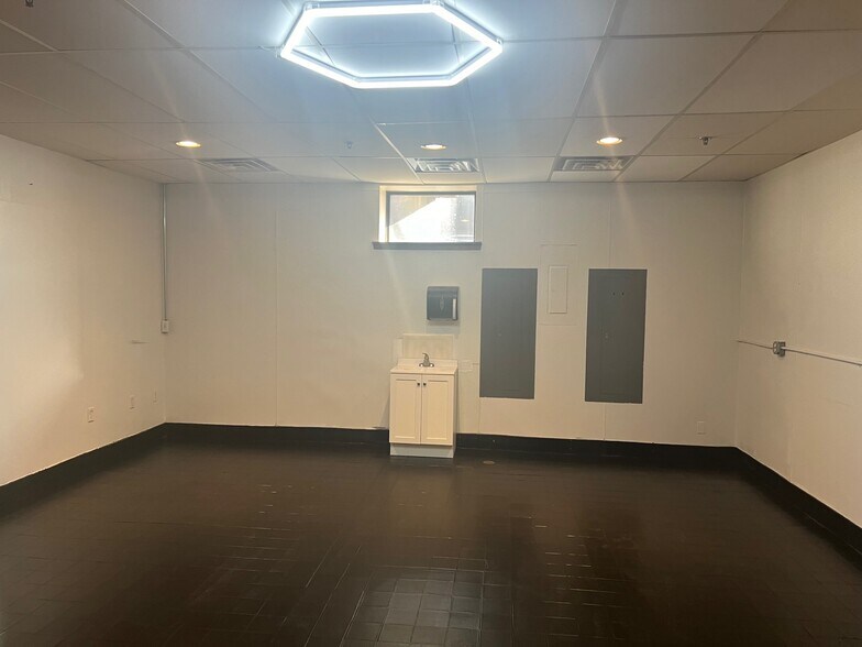 More Photos Of 418-420 E State St, Rockford Storefront For Sale