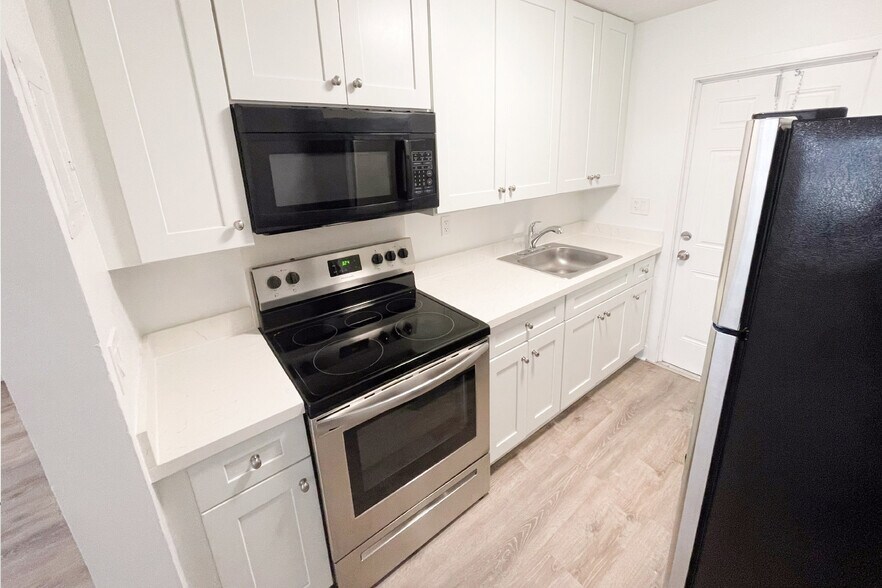 More Photos Of 5901-5911 NE 18th Ave, Fort Lauderdale Apartments For Sale