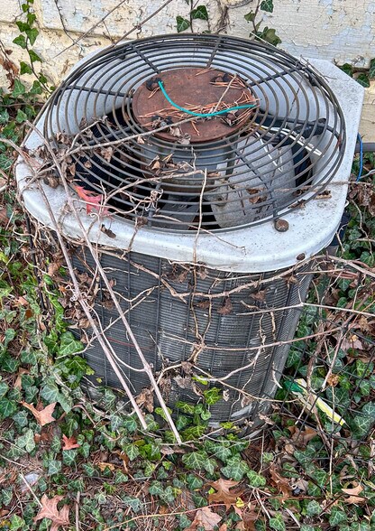 More Photos Of 5812 Marlboro Pike, District Heights Office For Sale