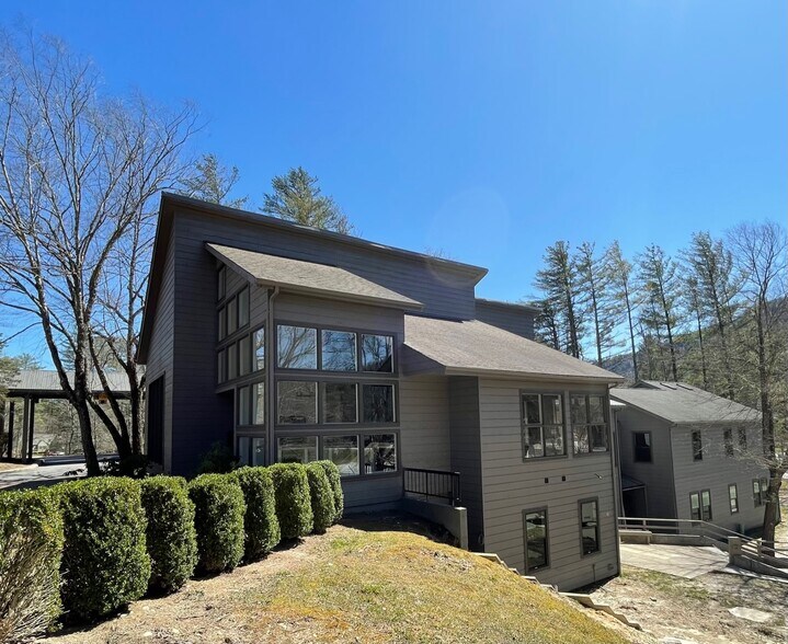 Primary Photo Of 70 Sapphire Valley Rd, Sapphire Apartments For Sale