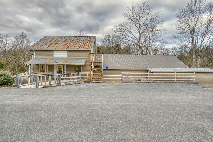 More Photos Of 4903 N Roan St, Johnson City Restaurant For Sale