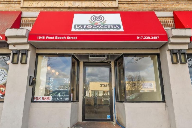 Primary Photo Of 1048 W Beech St, East Atlantic Beach Apartments For Lease