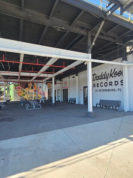 More Photos Of 2606 Fairfield Ave S, Saint Petersburg Light Manufacturing For Lease