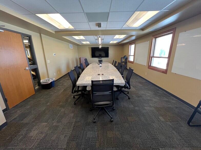 More Photos Of 213 S Oak Ave, Owatonna Office For Sale