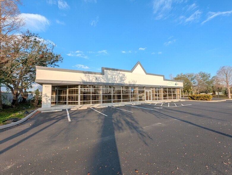 More Photos Of 901 N Missouri Ave, Largo Freestanding For Lease