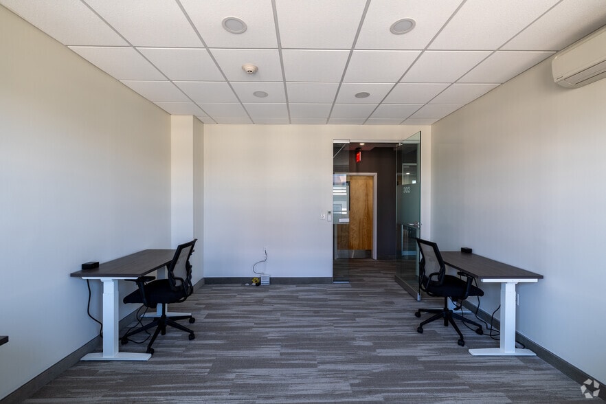 More Photos Of 1087 Elm St, Manchester Office For Lease