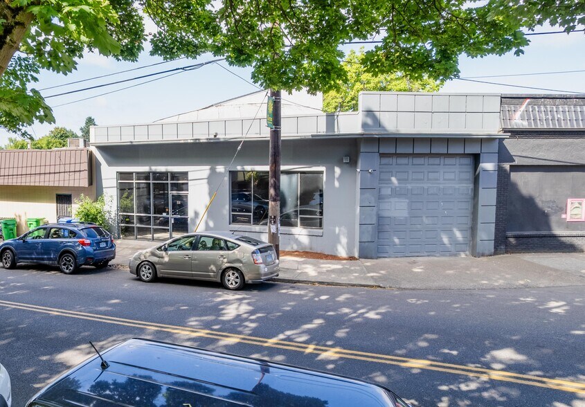 Primary Photo Of 535 NE 28th Ave, Portland Showroom For Lease