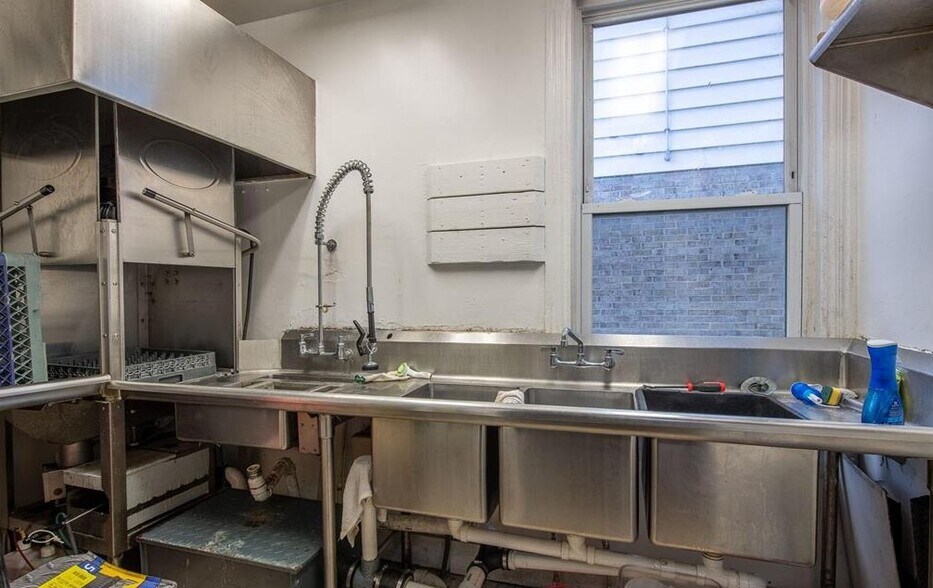 More Photos Of 174 N Washington St, Berkeley Springs Restaurant For Sale