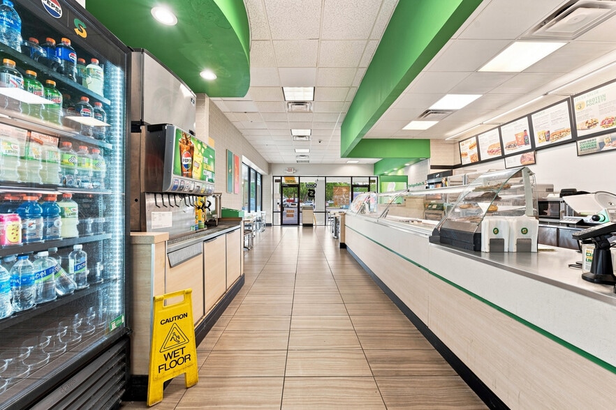 More Photos Of 850-898 49th St, Saint Petersburg General Retail For Lease