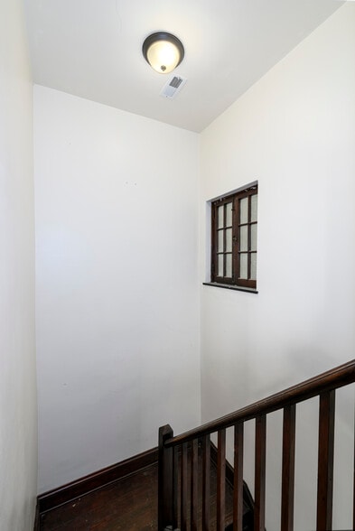 More Photos Of 5001 Pernod Ave, Saint Louis Flex For Sale