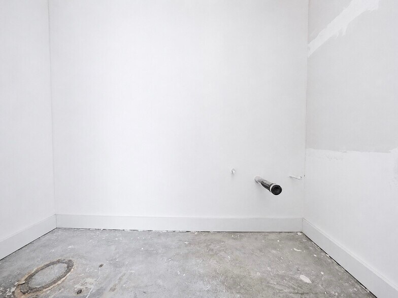 More Photos Of 14426 Friar St, Van Nuys Storefront For Sale