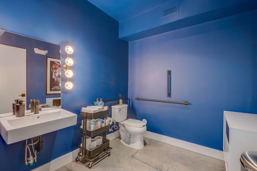 More Photos Of 407 Humphreys St, Nashville Office For Lease