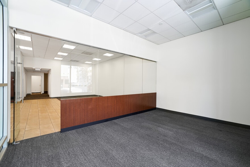 More Photos Of 108 W 3rd St, Long Beach Restaurant For Lease