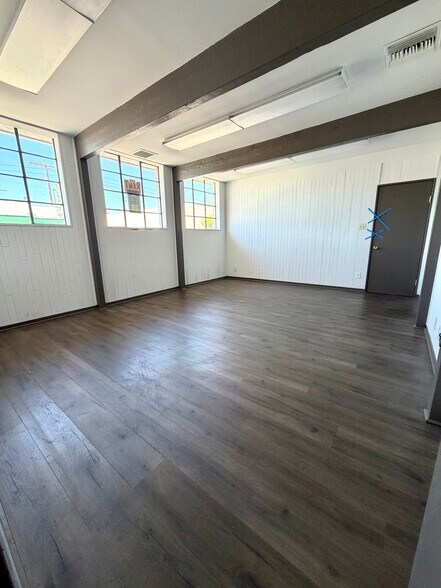 More Photos Of 1841 Flower St, Glendale Warehouse For Lease