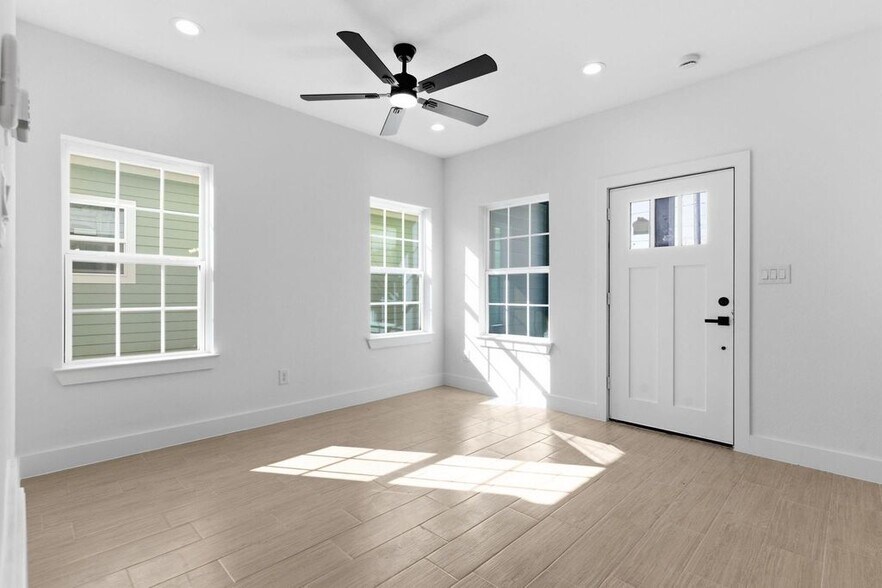 More Photos Of 428 Rhode Island st, Houston Apartments For Sale