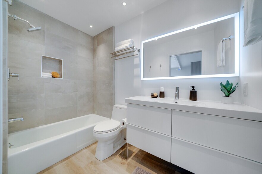 More Photos Of 2602 Pacific Ave, Venice Apartments For Sale