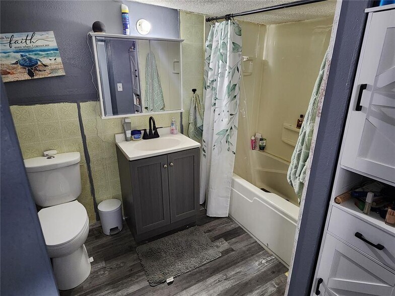 More Photos Of 318 Locust St NE, Blairstown Flex For Sale