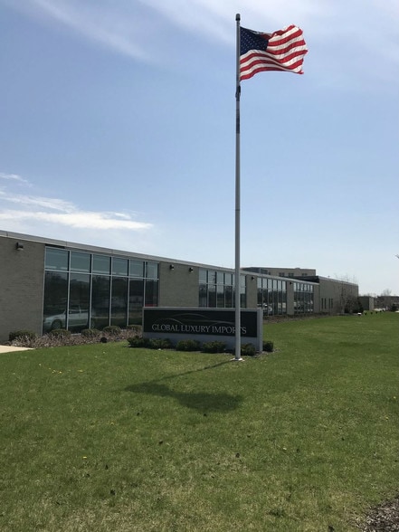 More Photos Of 101 Tower Dr, Burr Ridge Manufacturing For Sale