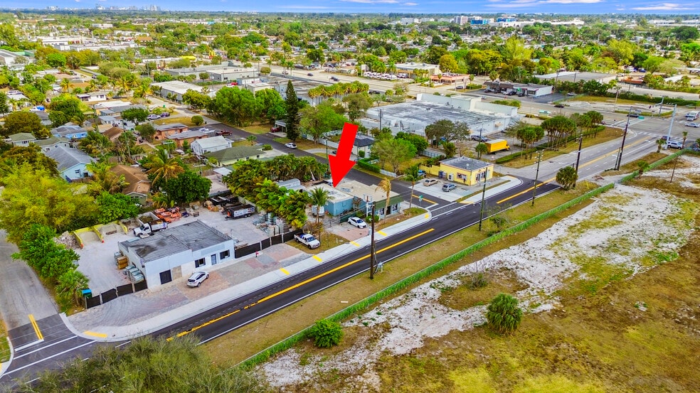 More Photos Of 3085 2nd Ave N, Palm Springs Freestanding For Sale