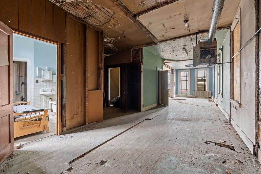 More Photos Of , Utica Unknown For Sale