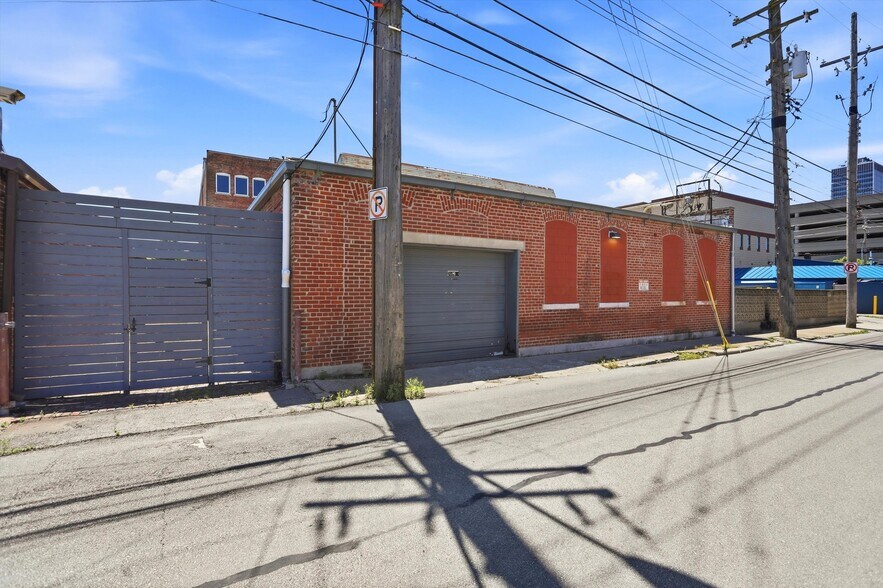 More Photos Of 536 E Market St, Indianapolis Office For Sale