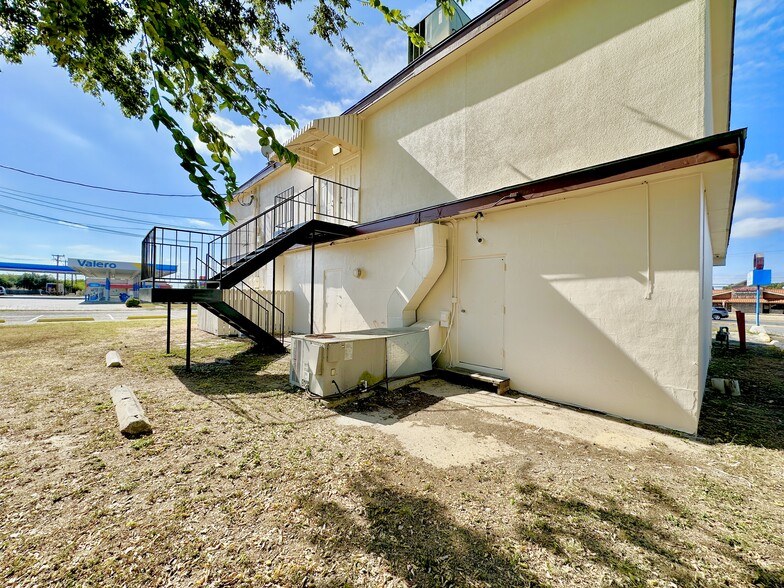 More Photos Of 7205 Bandera Rd, San Antonio Unknown For Lease