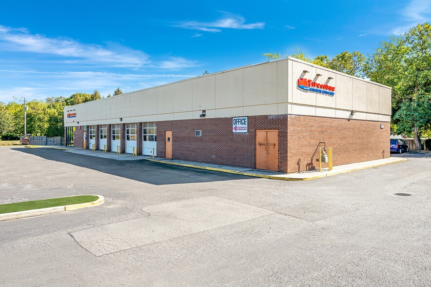 More Photos Of 10 Terryville Rd, Port Jefferson Station Auto Repair For Sale