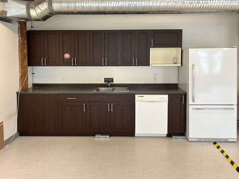More Photos Of 70-78 2nd Ave E, Vancouver Office For Lease