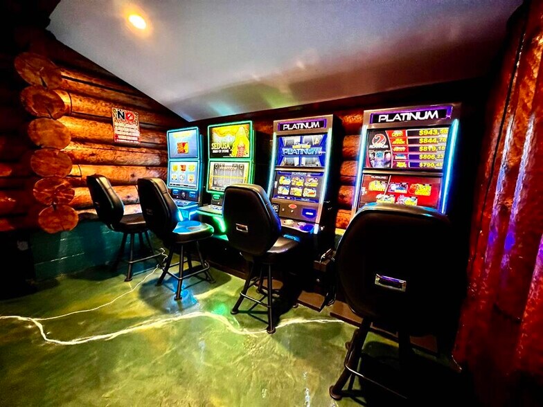 More Photos Of 307 Main St, Hollandale Restaurant For Sale