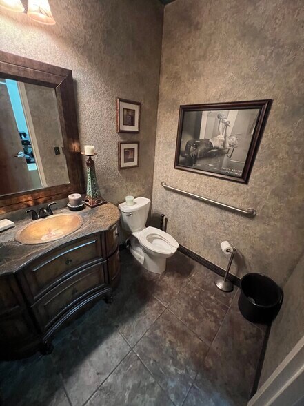 More Photos Of 6881 Kingspointe Pky, Orlando Flex For Sale