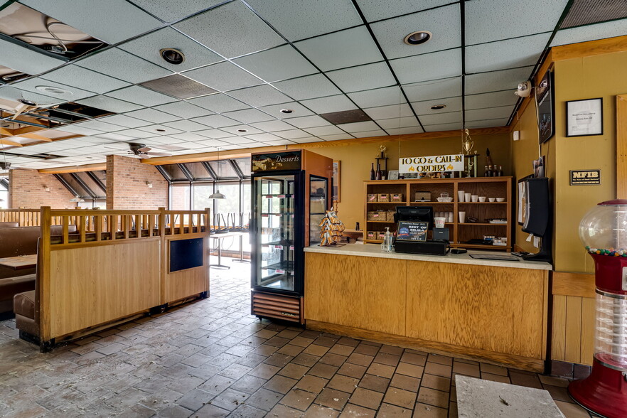 More Photos Of 2003 W Highland Ave, Selma Restaurant For Lease