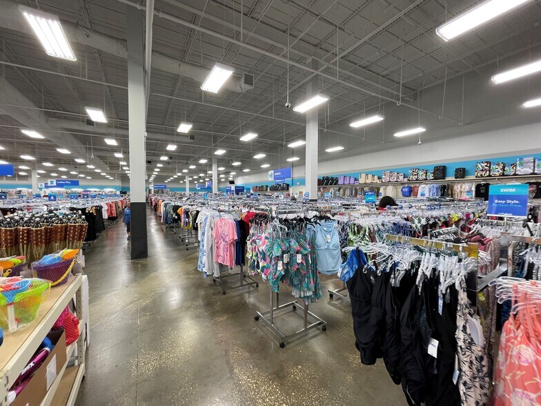 More Photos Of 4665-4749 66th St N, Saint Petersburg Unknown For Lease