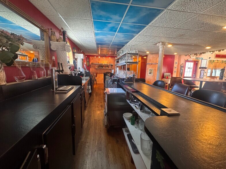 More Photos Of 1705 Columbus Ave, Bay City Restaurant For Sale
