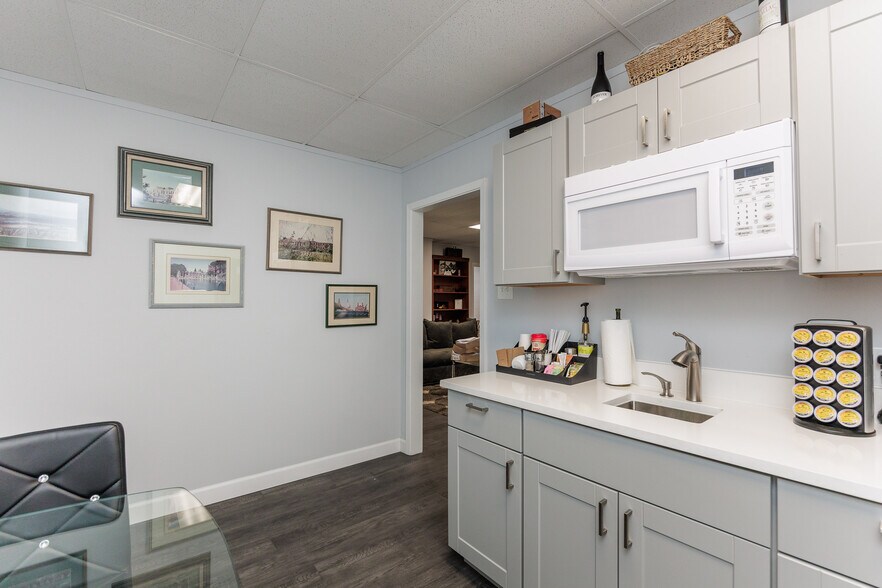 More Photos Of 525 Clifford St, Corpus Christi Office For Sale