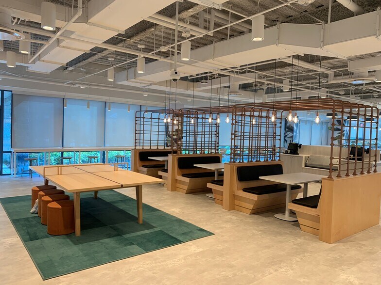 More Photos Of 6550 W Hillsborough Ave, Tampa Office For Lease