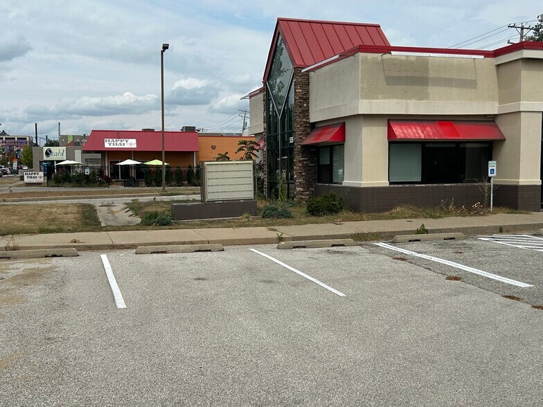 More Photos Of 535 S Walnut St, Bloomington Fast Food For Sale