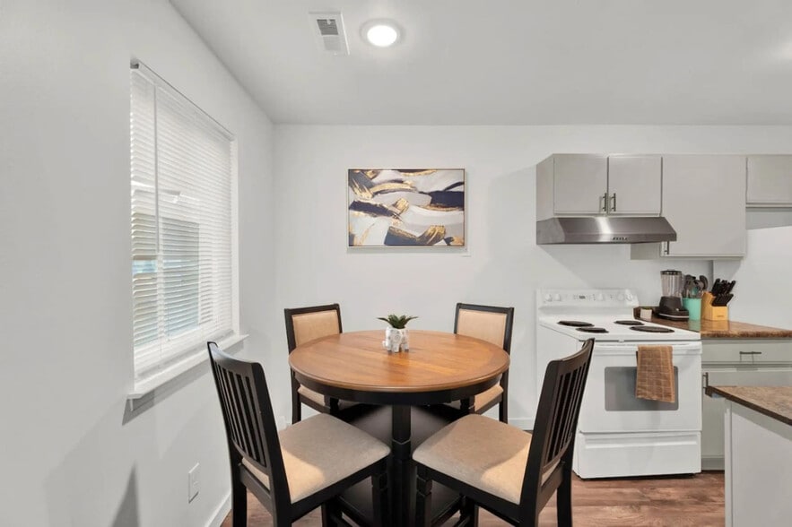 More Photos Of 23210 Middlebelt Rd, Farmington Apartments For Sale