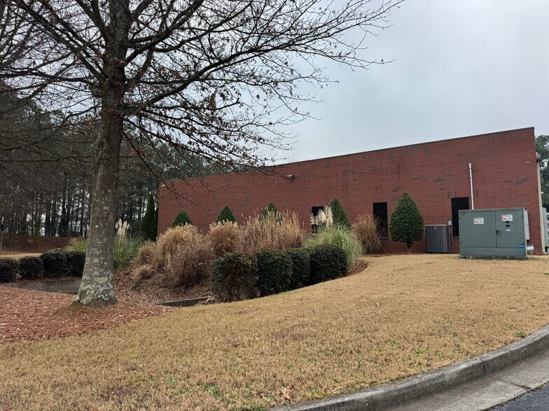 More Photos Of 6065 Parkway North Dr, Cumming Distribution For Sale