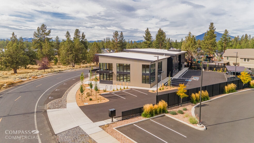 More Photos Of 100 Lundgren Mill Dr, Sisters Office For Sale