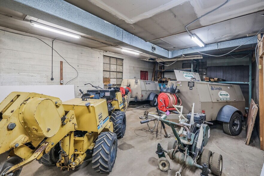 More Photos Of 340 Marconi Blvd, Copiague Warehouse For Sale