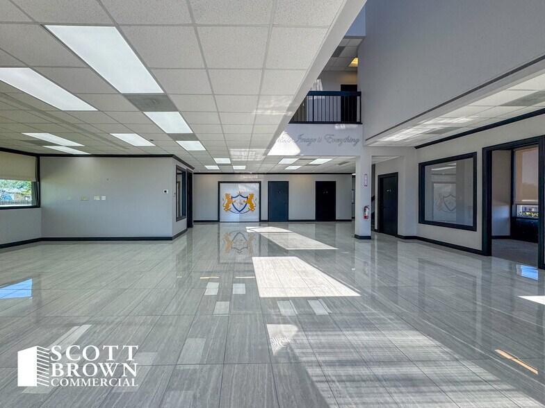 More Photos Of 1001 S Interstate 35 E, Denton Storefront Retail Office For Lease