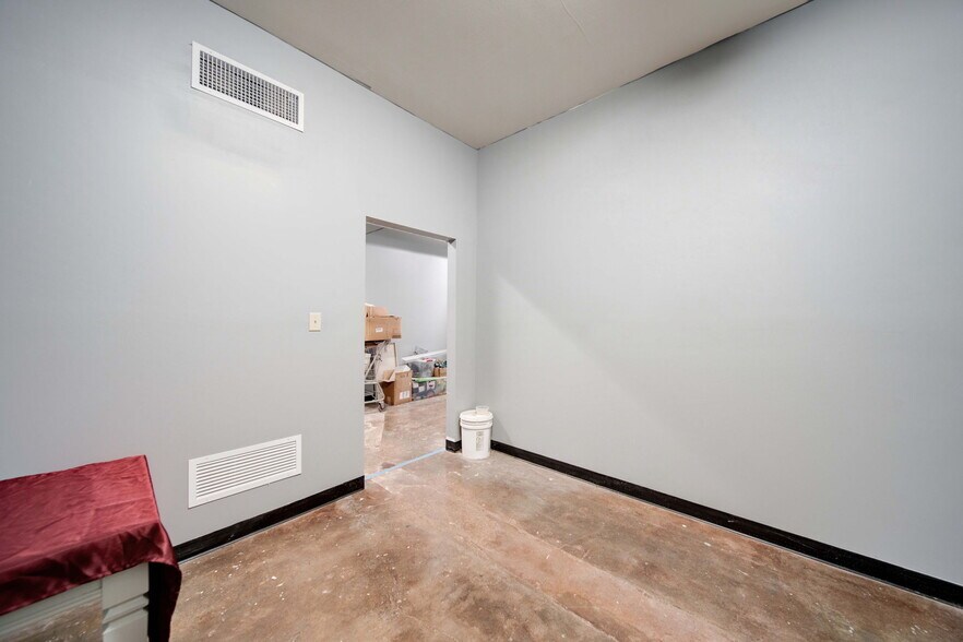 More Photos Of 4133 E Main St, Columbus Storefront Retail Office For Sale