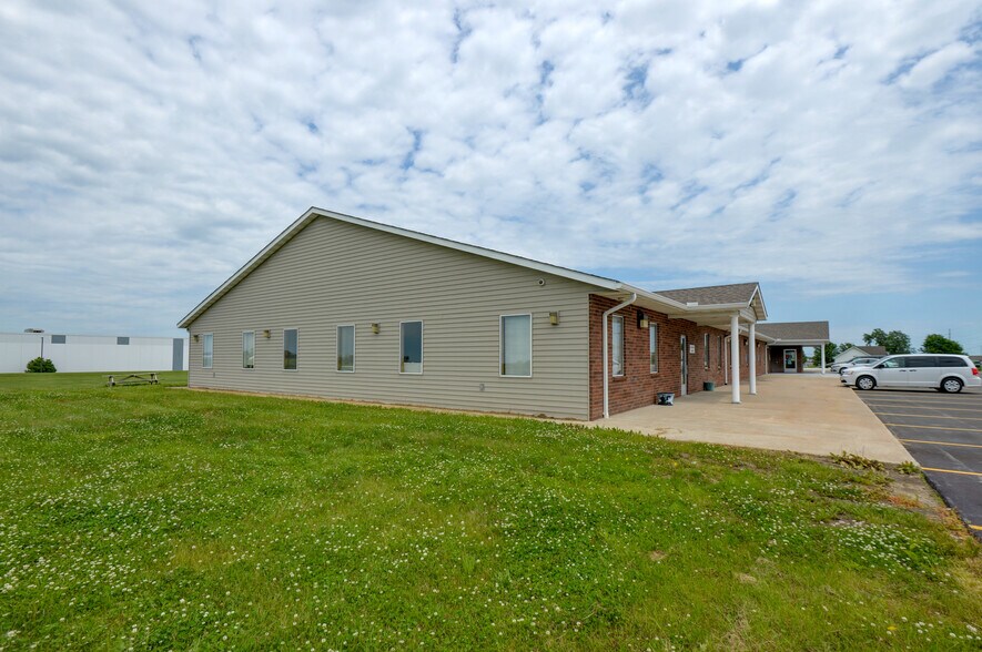 More Photos Of 207 E McElwain Dr, Cameron Office For Sale