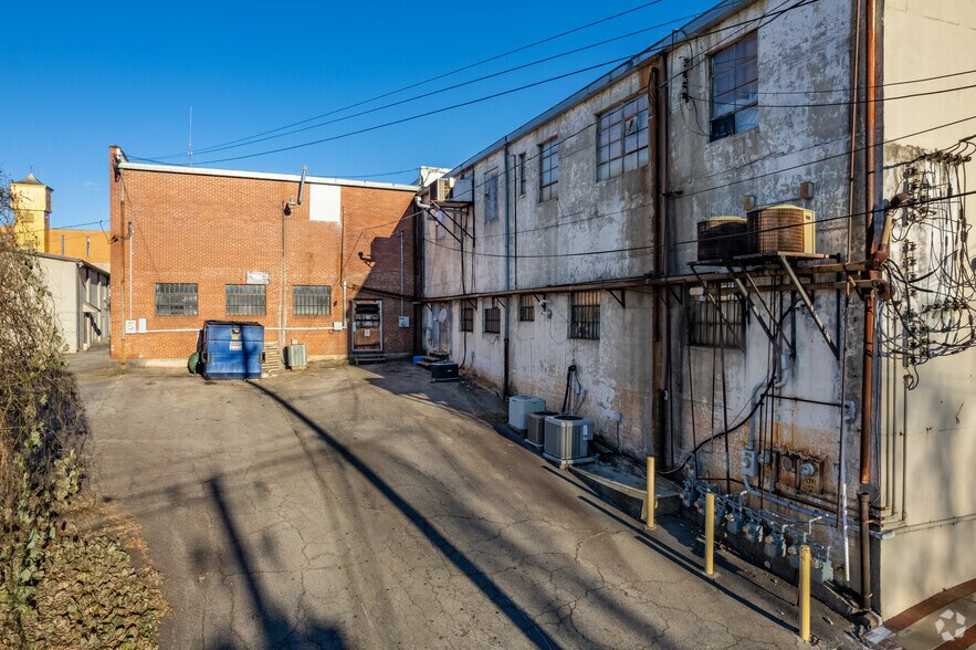 More Photos Of 1423 Washington St, Clarkesville Storefront Retail Office For Lease