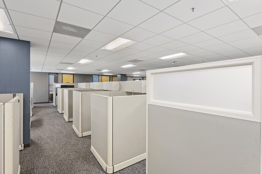 More Photos Of 300 Oceangate, Long Beach Office For Lease