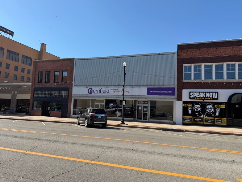 Primary Photo Of 206-208 E Grand Ave, Ponca City Storefront For Sale